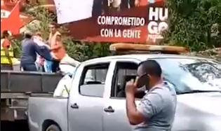 Alcalde de Panchimalco por el FMLN saquea camión del Gobierno con paquetes de ayuda para agricultores alcalde-de-panchimalco-por-el-fmln-saquea-camion-del-gobierno-con-paquetes-de-ayuda-para-agricultores